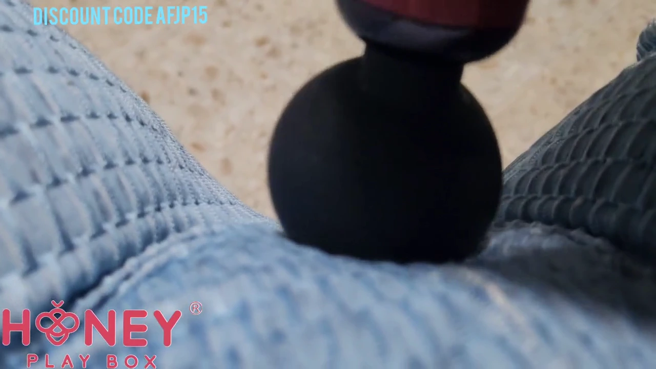 Amateur girl reaches orgasm with toy - Borwap